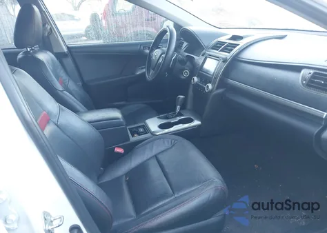 2014 Toyota Camry Se z USA, uszkodzony, nr VIN 4T1BF1FK2EU759914